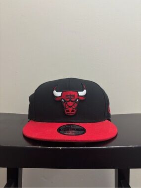 Chicago Bulls New Era Black & Red NBA Bull Logo Snapback Hat